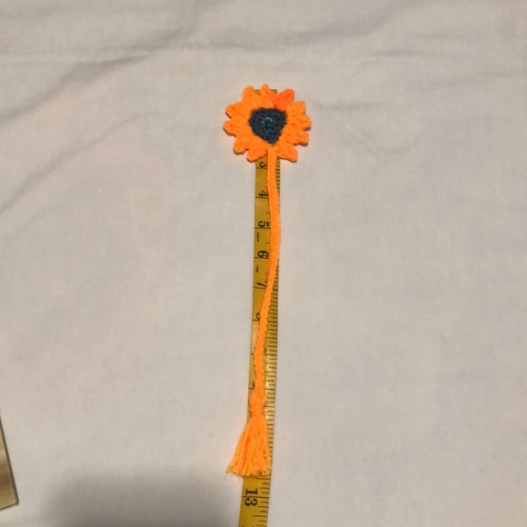 Flower Crochet Bookmark - Picture 4 of 5
